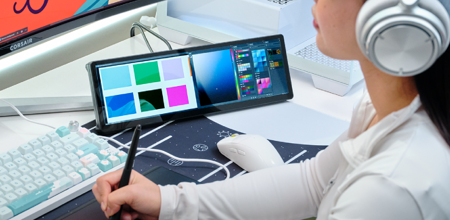 Corsair XENEON EDGE 14.5